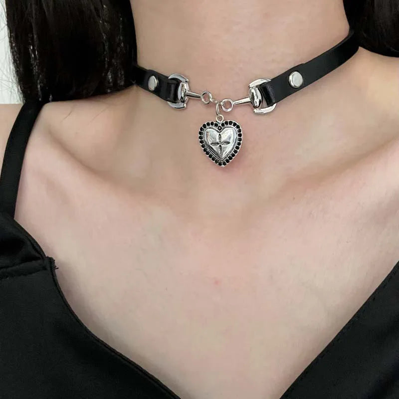 Black Goth Y2K Charm Grunge Heart Pendant Choker